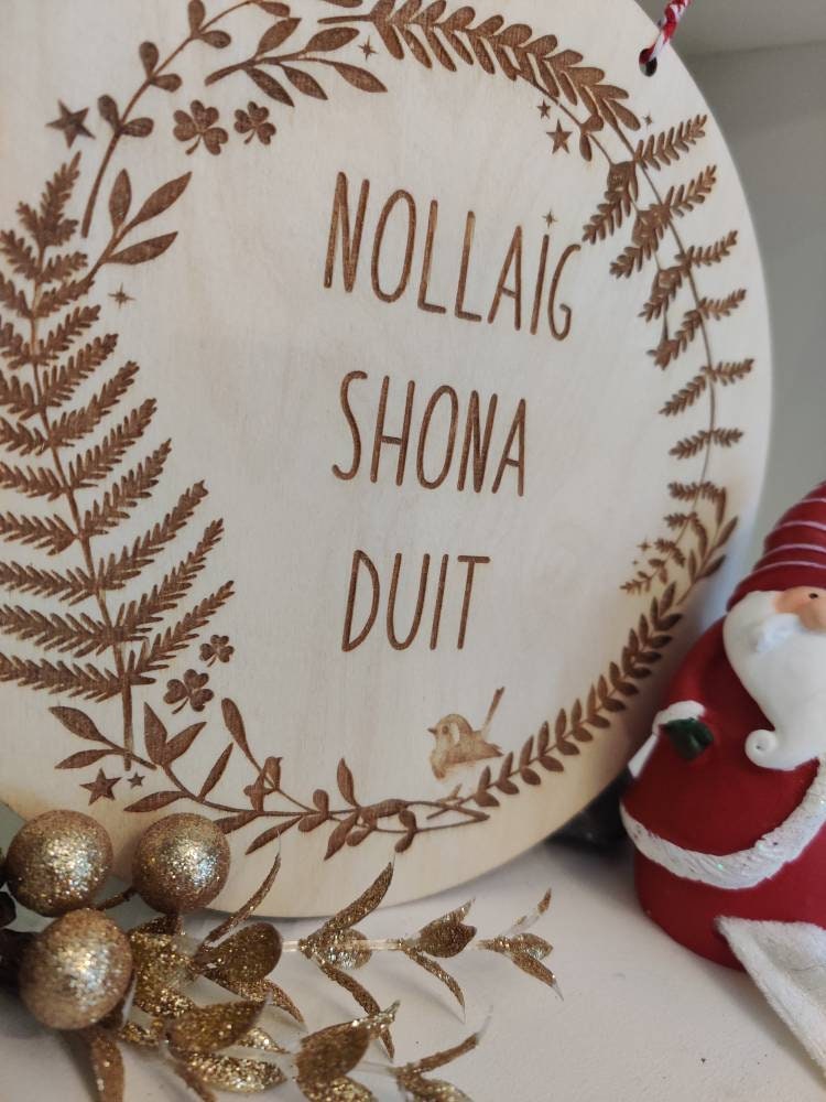 Nollaig Shona Duit wall decor