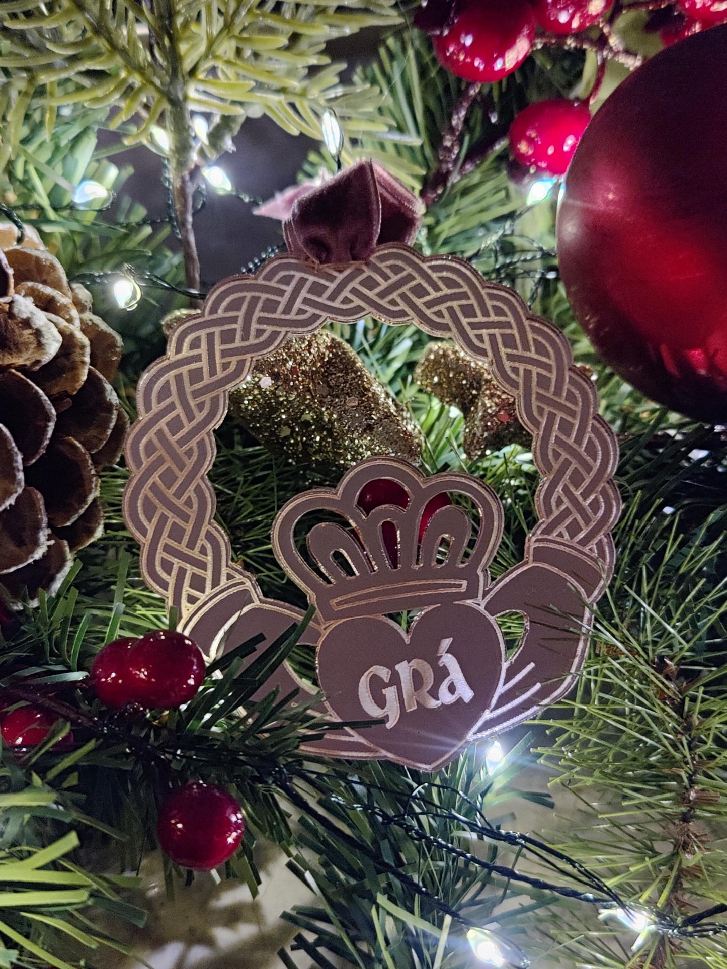 Grá Claddagh decoration